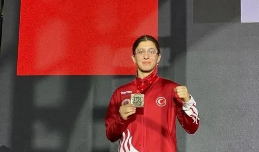 ZBEÜ Öğrencisi Sude Nur Basancı’dan Dünya Şampiyonasında ikincilik başarısı