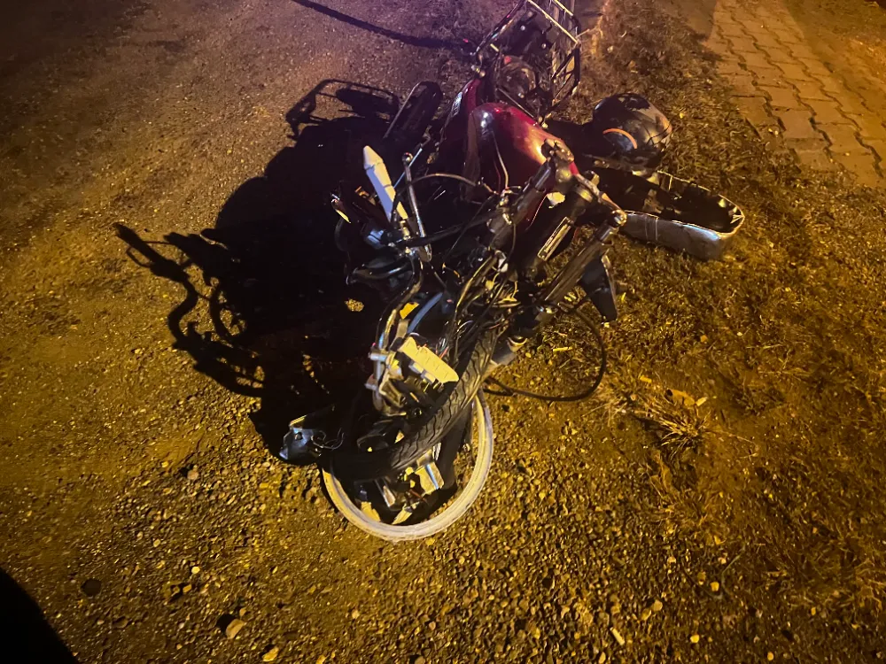 Otomobille çarpışan motosiklet sürücüsü hayatını kaybetti