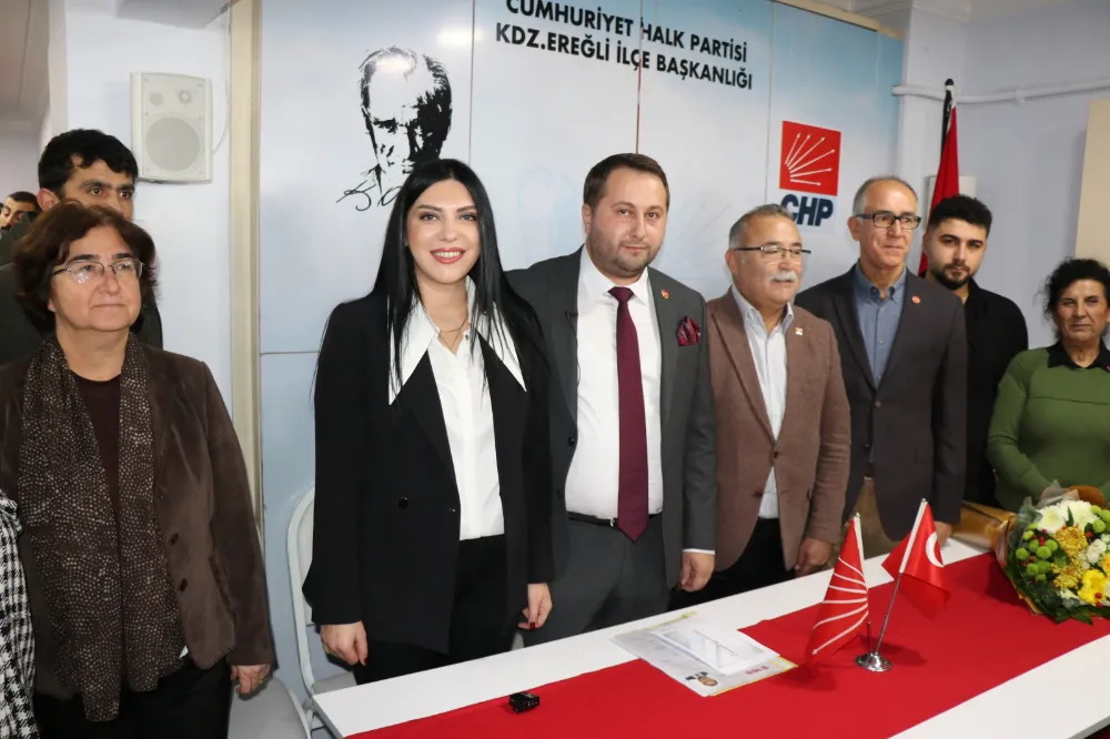 Emrah Karaarslan aday adaylığını açıkladı; Parti binası doldu taştı