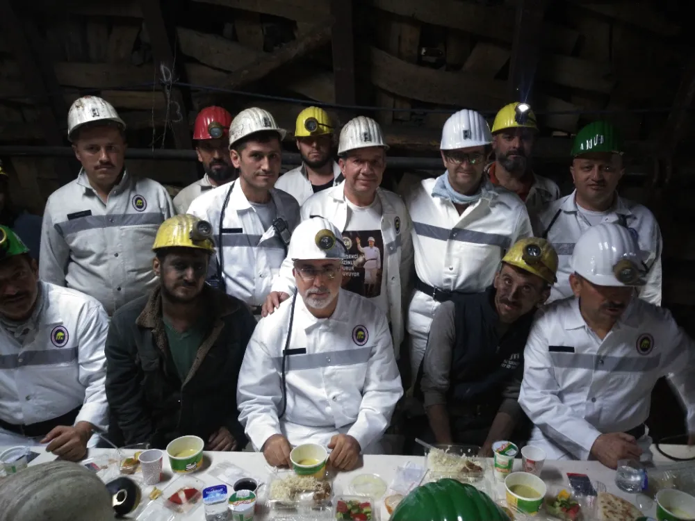 Bakan Işıkhan kazanın yaşandığı TTK Armutçuk Müessesesi maden ocağında madencilerle bir araya geldi