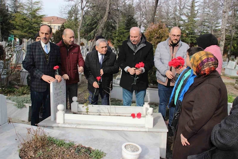 Mahmut Tunaboylu kabri başında anıldı
