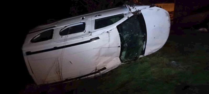 Yağış kazaya neden oldu, otomobil devrildi: 2 yaralı
