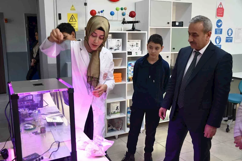 Öğrenciler uzayda gıda ürünleri yetiştirme deneylerini sürdürüyor
