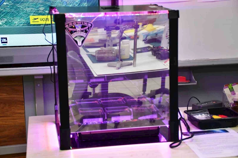 Öğrenciler uzayda gıda ürünleri yetiştirme deneylerini sürdürüyor
