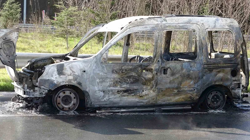 Hastane yolunda dehşeti yaşadılar: Araç 10 dakikada küle döndü
