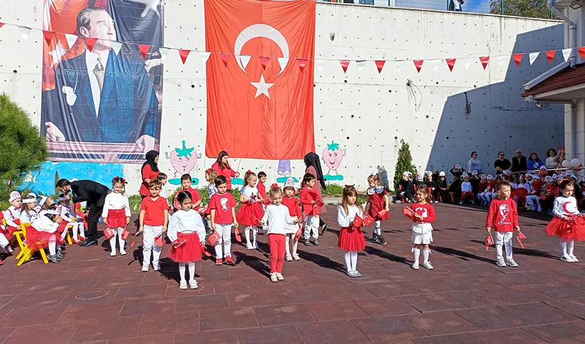 Minikler Cumhuriyet Bayramı’nı coşkuyla kutladı