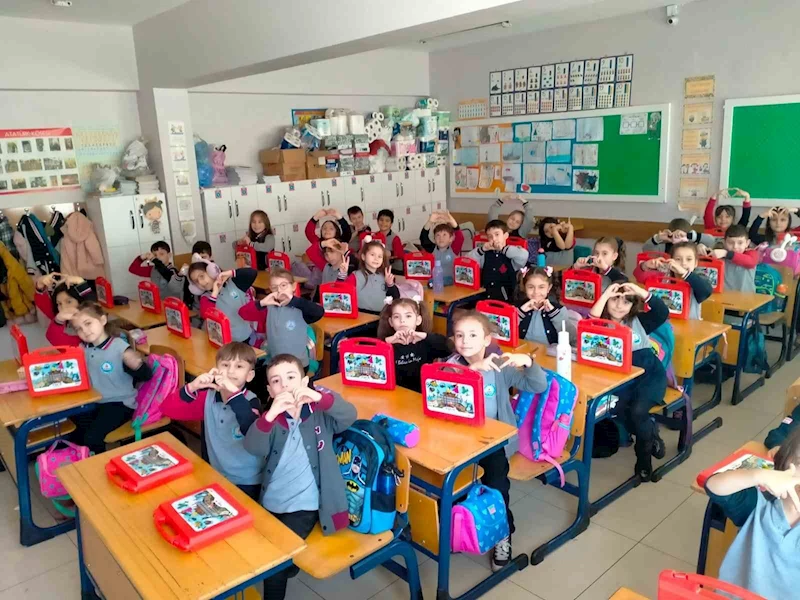 Altınordu’da 5 bin birinci sınıf öğrencisine kırtasiye seti  hediye edildi

