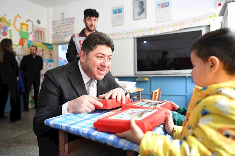 Altınordu’da 5 bin birinci sınıf öğrencisine kırtasiye seti  hediye edildi
