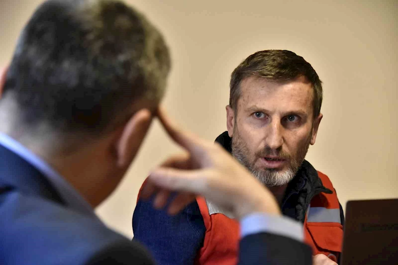 Vali Tanrısever, maden ocağında işten çıkarılan işçiyi tekrar işe aldırdı
