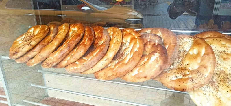 Devrek’te Ramazan pidesi vatandaşların tüketimine sunulmaya başlandı
