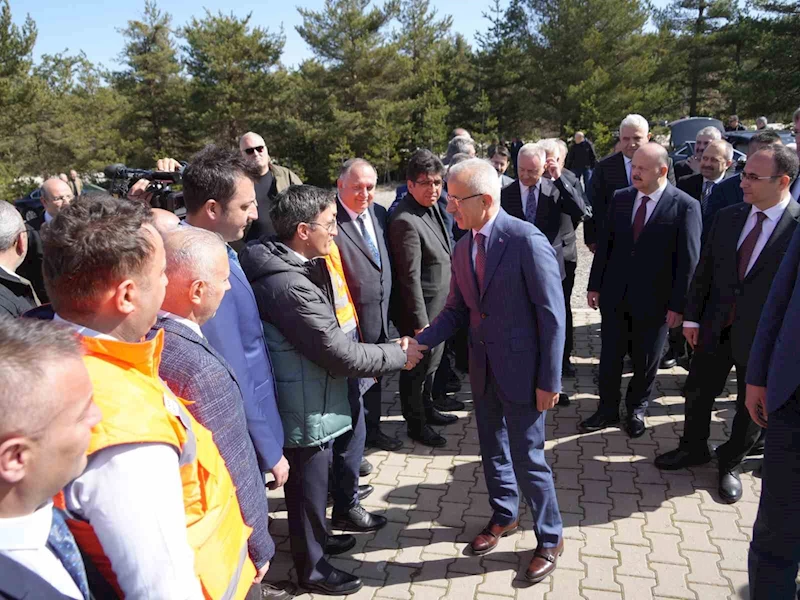 Bakan Uraloğlu Kastamonu’daki ulaşım ve altyapı projelerini inceledi
