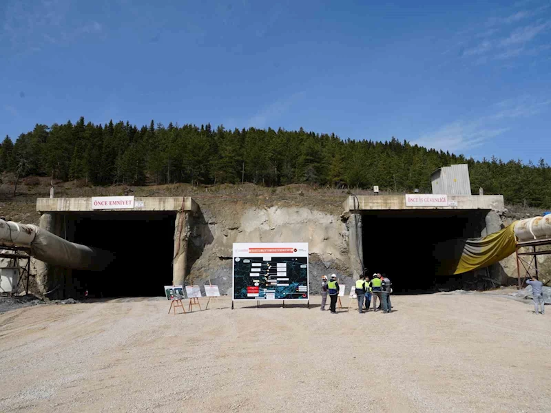 Bakan Uraloğlu Kastamonu’daki ulaşım ve altyapı projelerini inceledi
