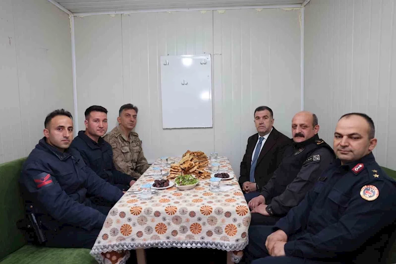 Vali Eldivan jandarma ekiplerinin iftar sofrasına konuk oldu
