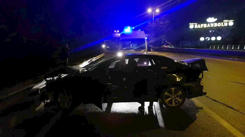 Bariyere çarpan otomobilin sürücüsü yaralandı
