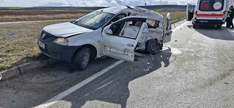 Tır ile hafif ticari araç çarpıştı: 1 yaralı
