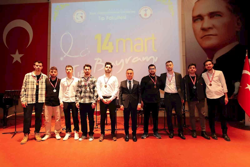 Tıp Bayramı’nda salon boş kaldı
