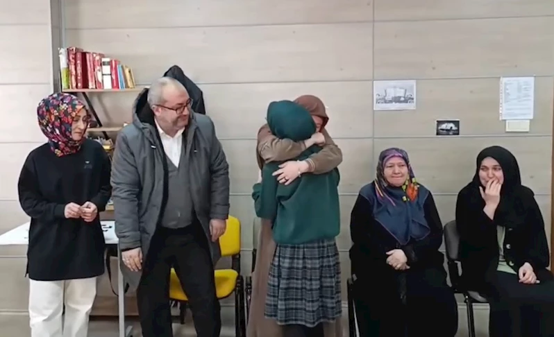 Korona virüs sebebiyle hayatını kaybeden babasının vasiyetini yerine getirdi, hafız oldu
