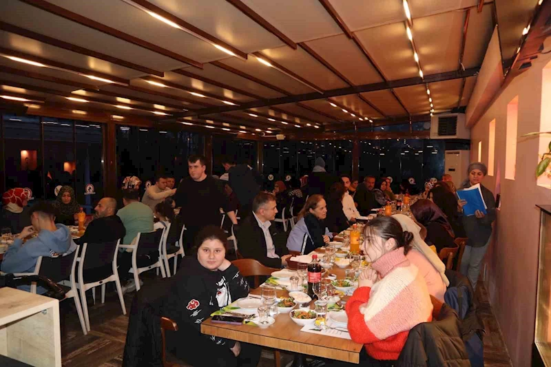 Çölyak hastaları iftarda buluştu
