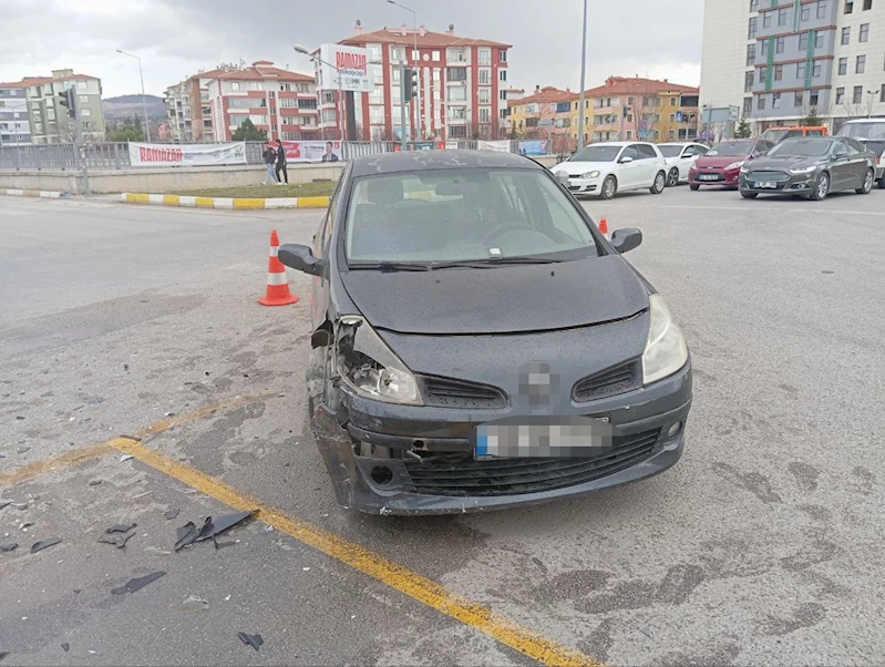 İki otomobil çarpıştı: 1 yaralı
