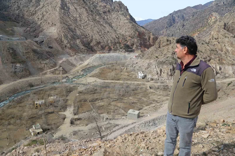 Geçen yıl Temmuz’da baraj sularına gömülen mahalle, Mart’ta yeniden ortaya çıktı
