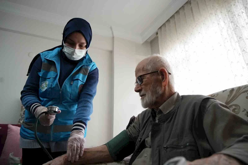 9 ayda 80 yaş ve üzeri bin hastaya evde sağlık hizmeti
