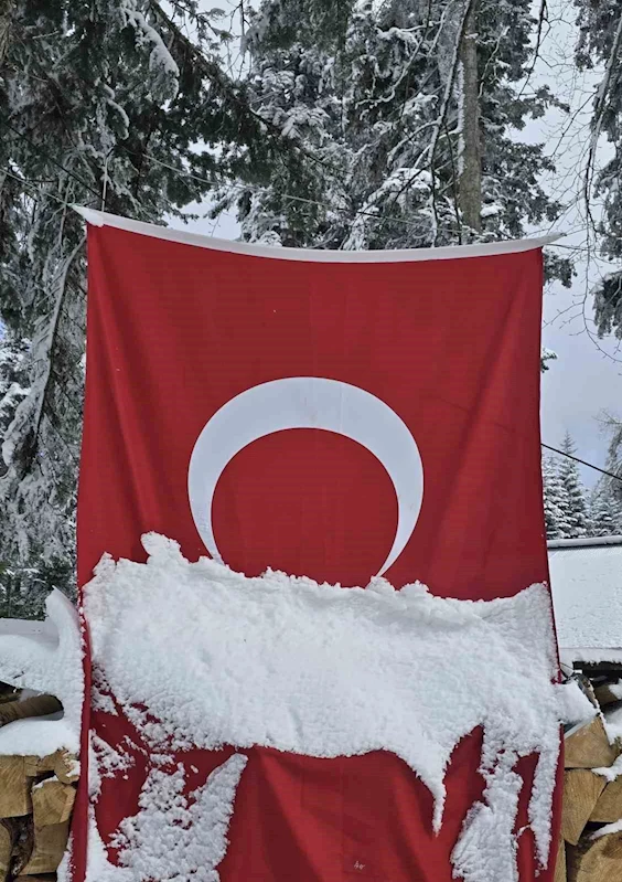 Düzce’nin yüksek tepeleri beyaza büründü
