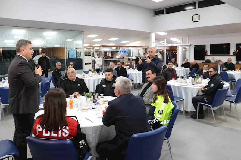 Vali Aslan iftarını polisle yaptı
