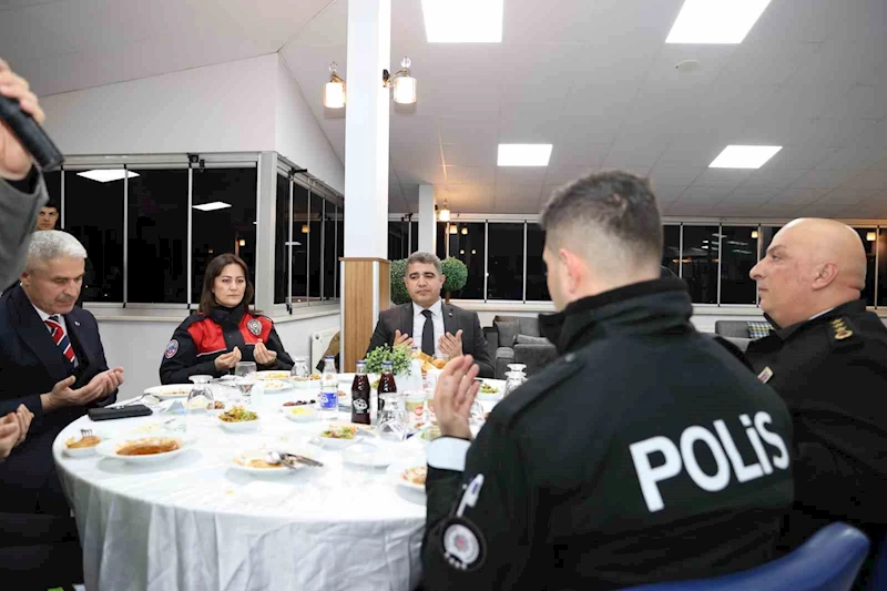 Vali Aslan iftarını polisle yaptı
