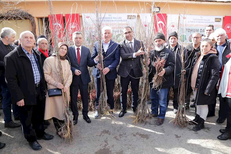 Gümüşhane’de üreticilere 3,5 milyon TL’lik fidan ve tohum dağıtıldı
