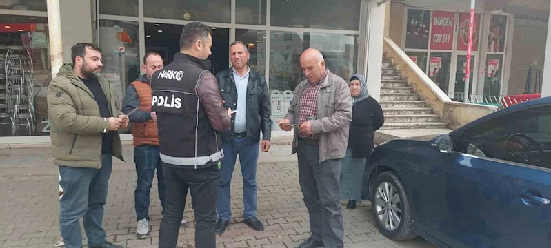 Samsun polisi, uyuşturucuya karşı bilgilendiriyor
