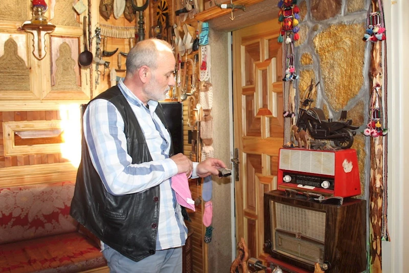 Baba ocağını restore edip kültür evine çevirdi bin parça antika eşyayı evinde sergiliyor
