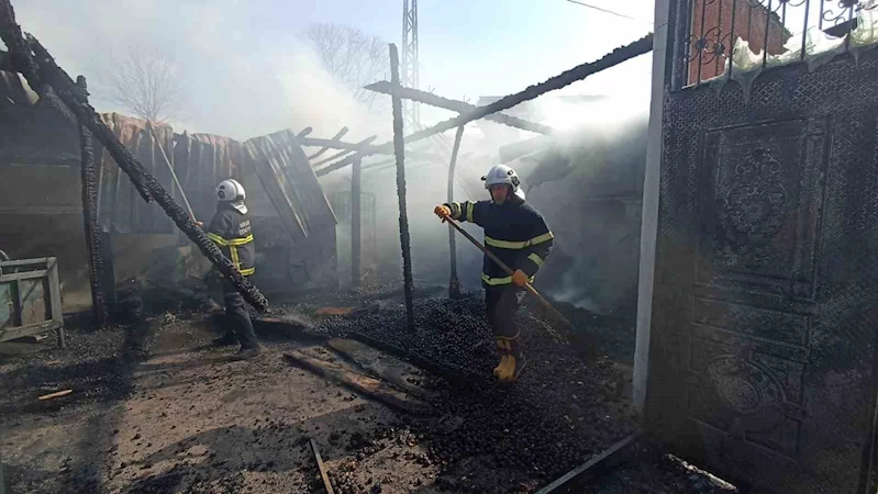 Niksar’da garaj yangını
