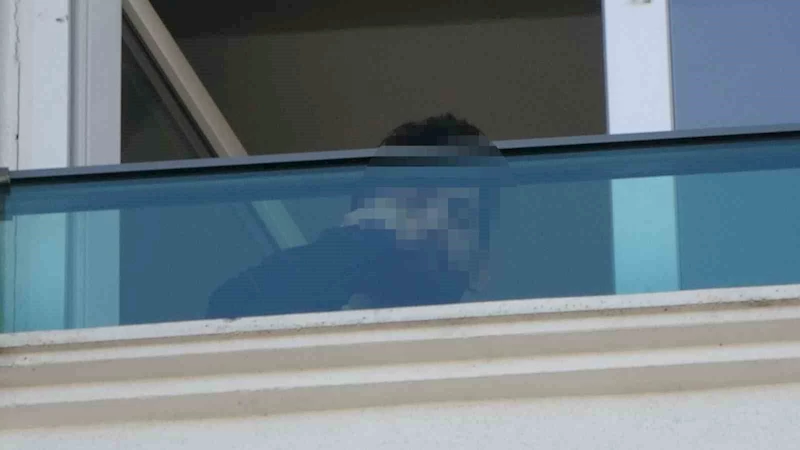 Samsun’da eşinin polise şikayet ettiği kuaför, 8. katın penceresinde intihara kalkıştı
