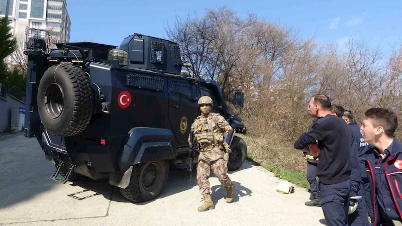 Samsun’da eşinin polise şikayet ettiği kuaför, 8. katın penceresinde intihara kalkıştı

