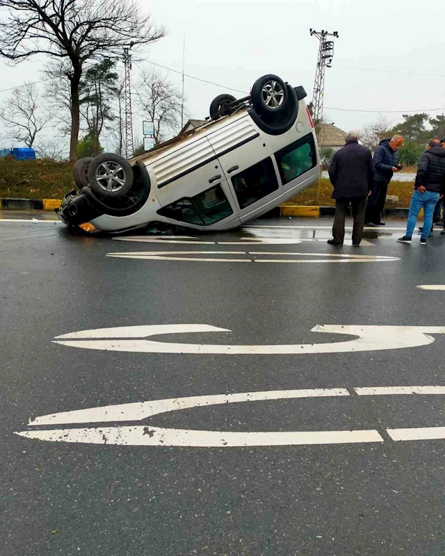 Alaplı’da iki araç çarpıştı