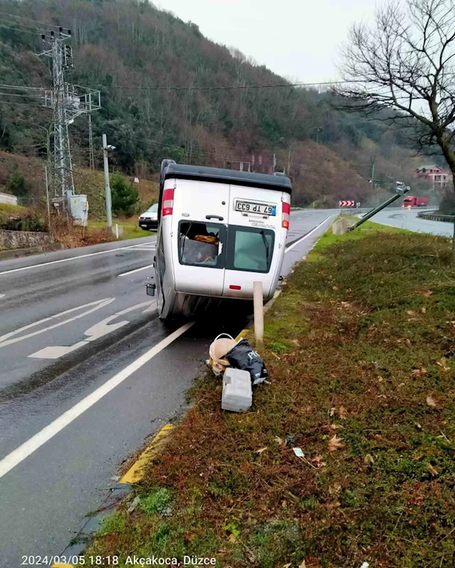 Alaplı’da iki araç çarpıştı