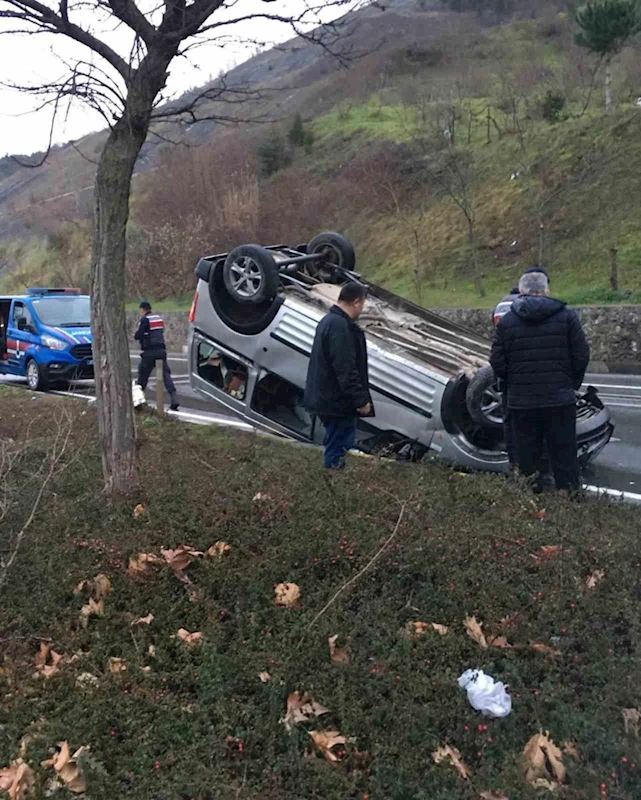 Alaplı’da iki araç çarpıştı