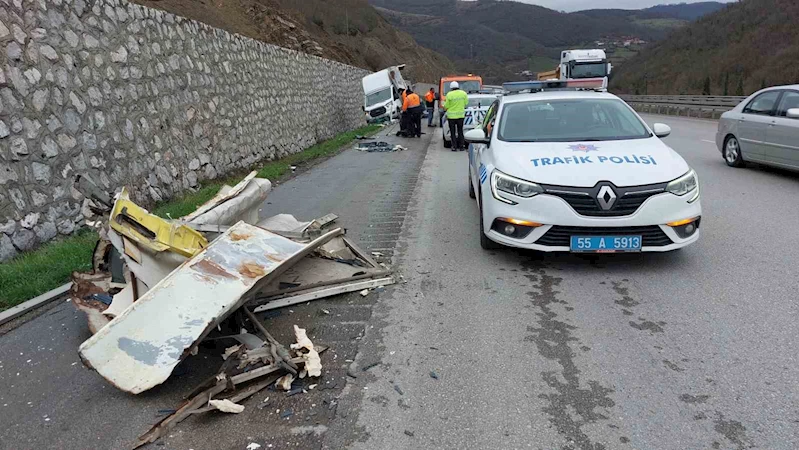 Samsun’da tır, arıza yapan kamyoneti biçti: 1 yaralı
