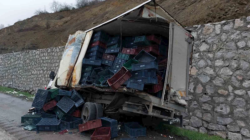 Samsun’da tır, arıza yapan kamyoneti biçti: 1 yaralı
