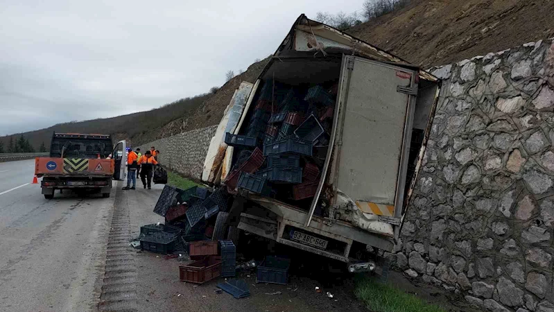 Samsun’da tır, arıza yapan kamyoneti biçti: 1 yaralı
