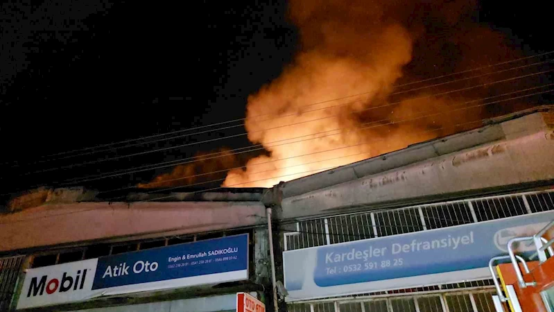Samsun’da oto tamirci dükkanı alev alev yandı
