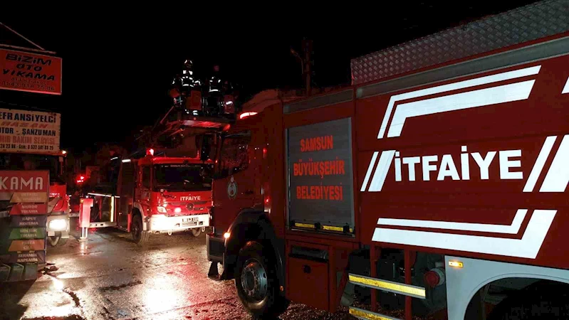 Samsun’da oto tamirci dükkanı alev alev yandı
