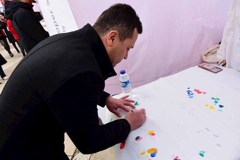 Rektör Topal, öğrenci topluluklarının standını ziyaret etti
