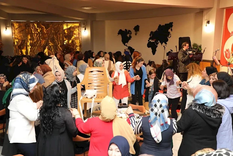 Bayburtlu kadınlar belediyenin düzenlediği programda doyasıya eğlendiler
