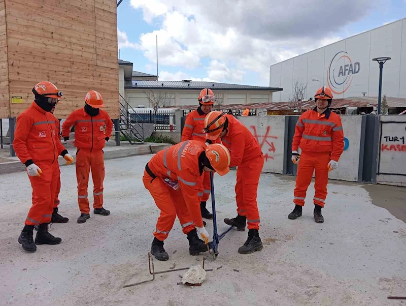 Orman ekiplerine 6 gün süren arama ve kurtarma eğitimi
