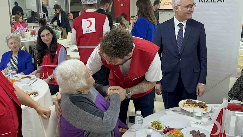Ünlü İtalyan şef huzurevi sakinleri ile iftarda buluştu

