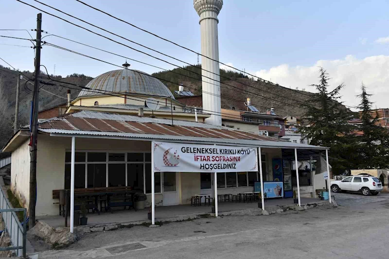 Bu köyde 20 yıldır her Ramazan ayında yoldan geçenlere ücretsiz iftar yemeği veriliyor
