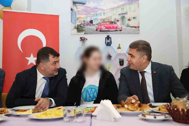 Sevgi evlerinde bayram sevincine ortak oldular
