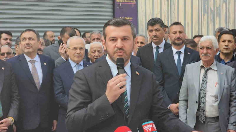 Milletvekilleri ve belediye başkanı partililer ve vatandaşlarla bayramlaştı
