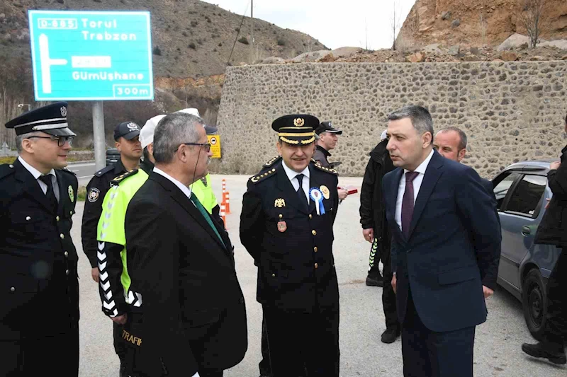 Gümüşhane Valisi Tanrısever bayram ziyaretlerinde bulundu
